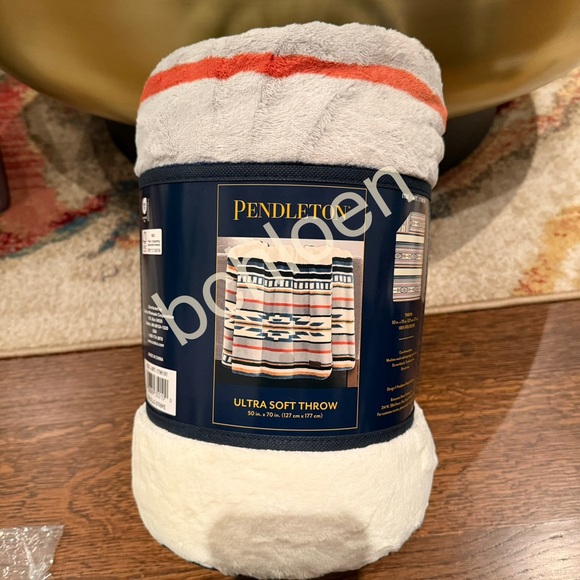 Pendleton Plush Throw - Picture 5 of 5